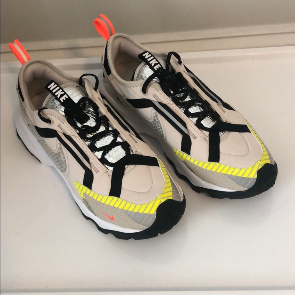 NIKE WOMEN'S TC 7900 LX 3M